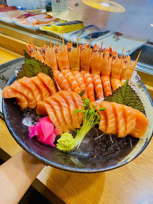 Không gian ấm cúng tại Sushi Tony