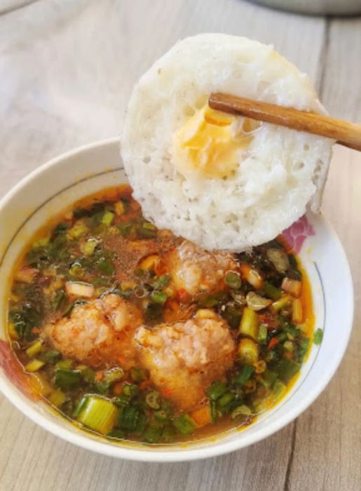 Không gian ấm cúng tại Bánh Căn Cô Lệ