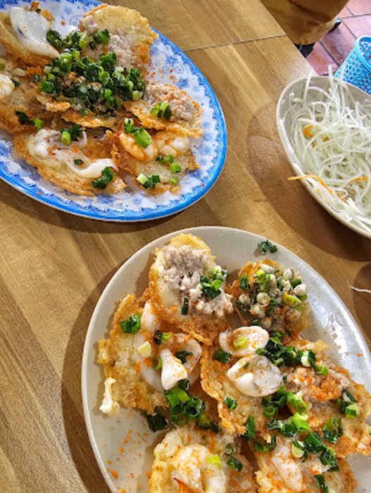 Hình ảnh bánh khọt Cây Sung vàng giòn hấp dẫn
