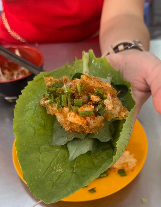 Hình ảnh bánh khọt Miền Đông Ck vàng ươm hấp dẫn