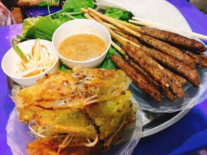 Hình ảnh bánh xèo vàng giòn cùng nem lụi thơm phức tại Bà Ngọc Huế