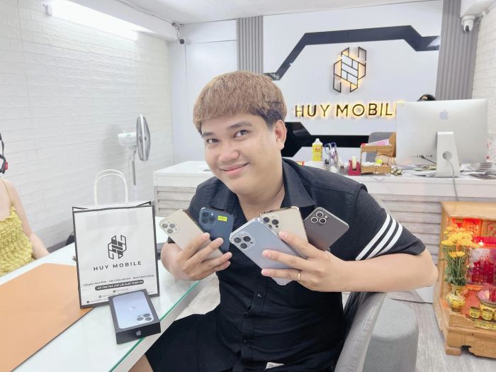 Hình ảnh đội ngũ tư vấn chuyên nghiệp tại Huy Mobile