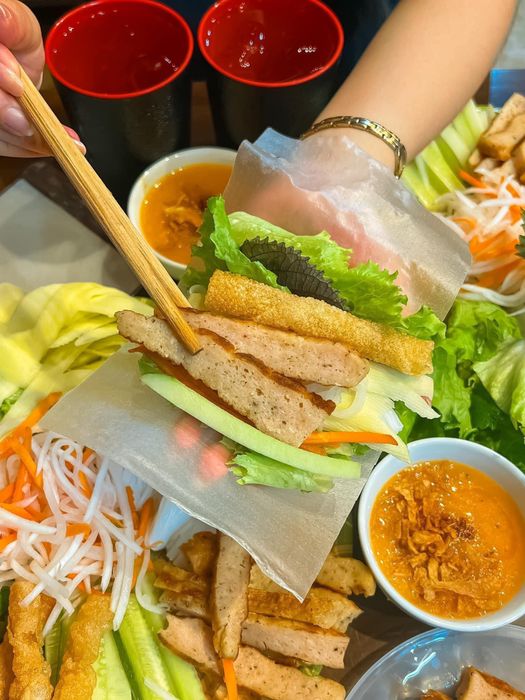 Góc ẩm thực đầy màu sắc tại Bún Đậu Linh Anh