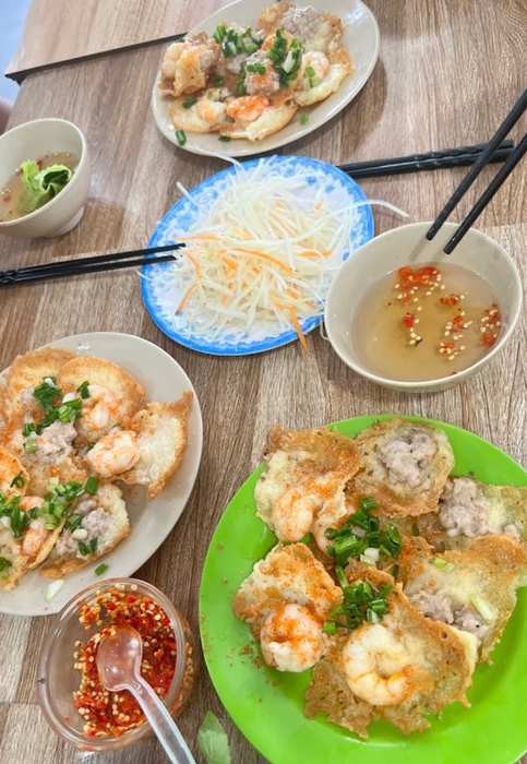 Hình ảnh bánh khọt Cô Hai Vũng Tàu vàng ruộm hấp dẫn