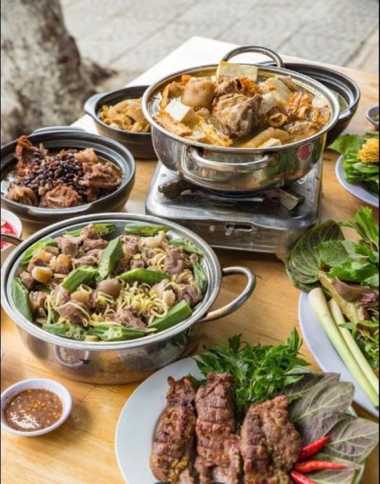 Nồi lẩu dê đặc trưng tại Dê Dương Nguyệt