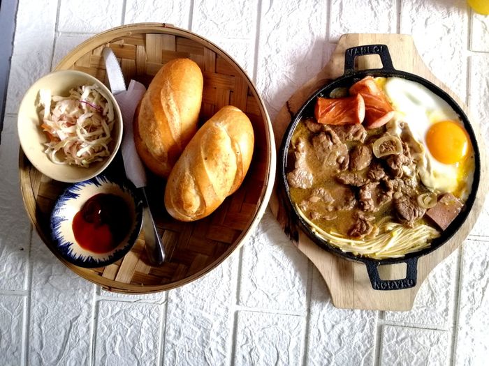 Hình ảnh món bánh mì chảo thơm ngon tại quán