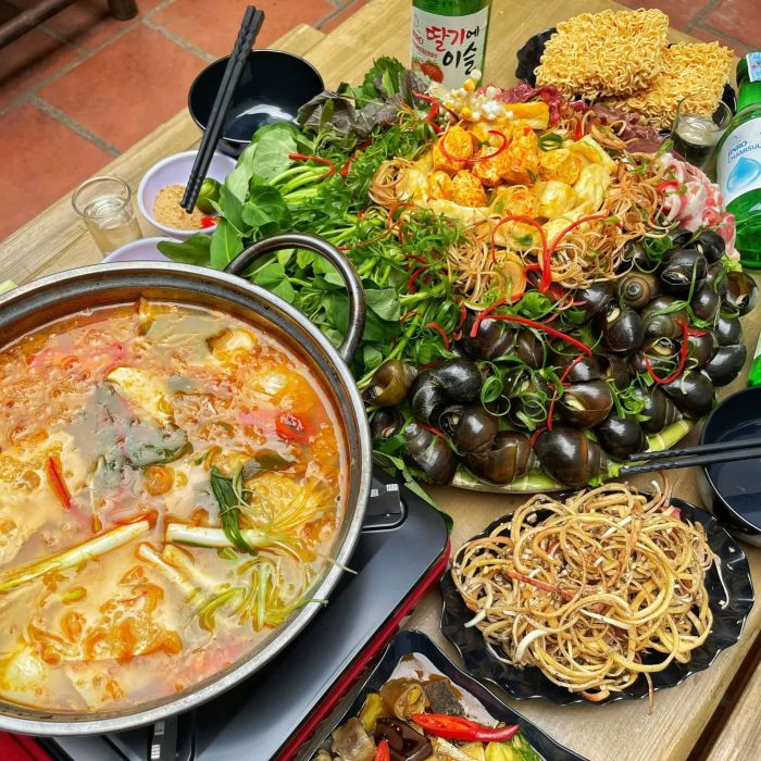 Không gian ấm cúng tại Ốc Boong Quán