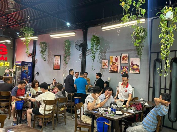 Không gian xanh mát tại Dê Núi Bé Hải