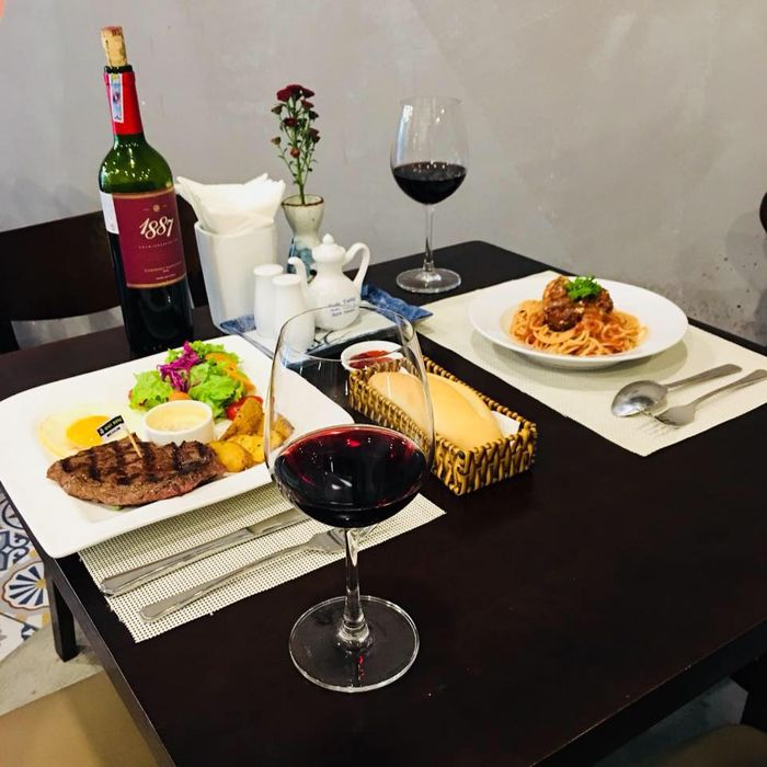 Không gian sang trọng tại Beef Steak Quí Beef