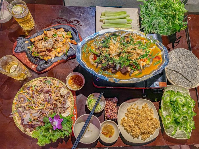 Không gian ấm cúng với các món nướng hấp dẫn tại Táo Đỏ Quán