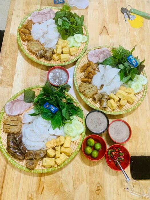 Không gian ấm cúng tại Bún Đậu Linh Anh
