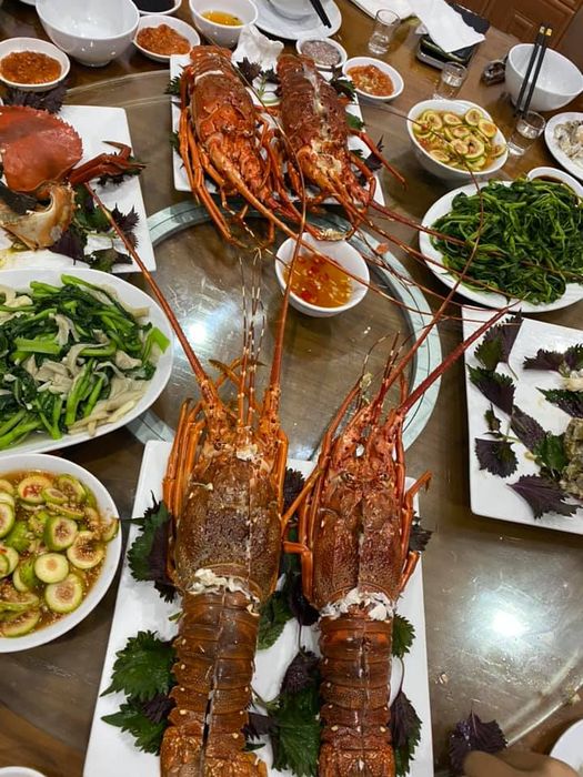 Không gian sang trọng tại Nhà Hàng Khởi Nghiệp qua góc ảnh đầu tiên