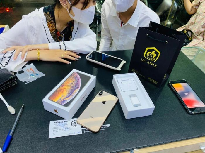 Hình ảnh bộ sưu tập iPhone đa dạng tại HT Apple Store