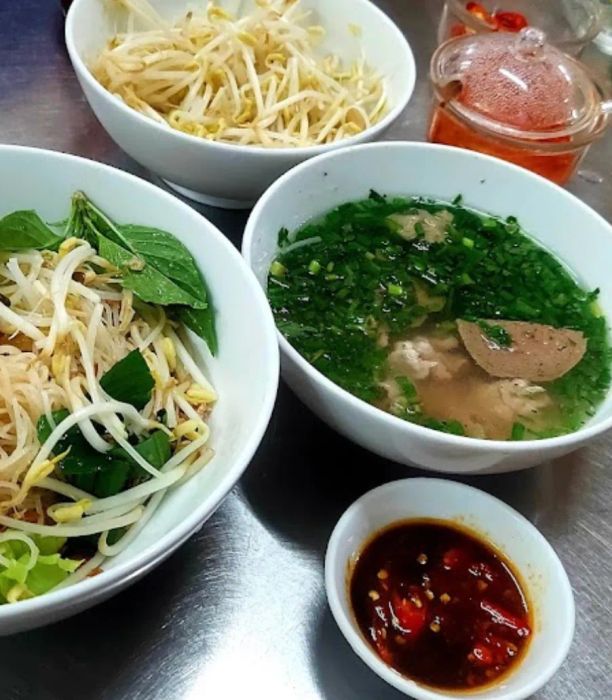 Hình ảnh Phở Hạnh 333 - Tô phở vàng ươm hấp dẫn