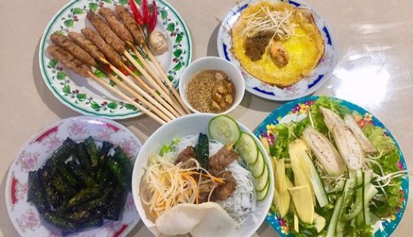 Không gian ấm cúng và món ăn hấp dẫn tại Quán 307