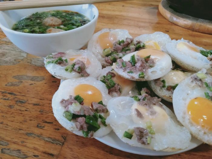 Hình ảnh bánh căn Lệ vàng giòn thơm ngon