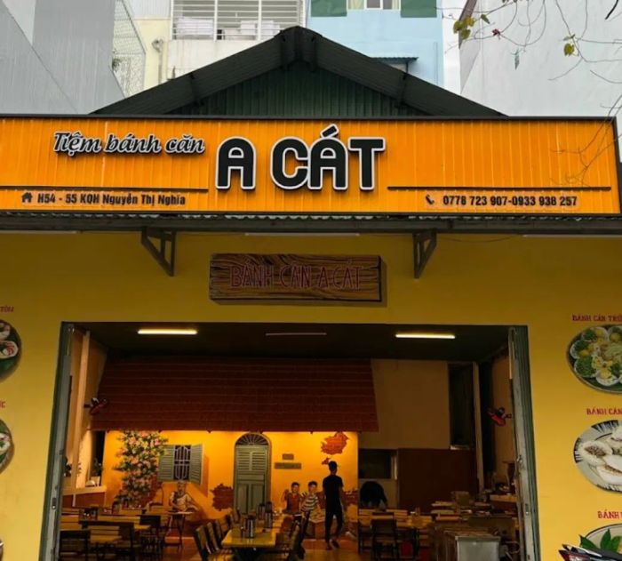 Hình ảnh bánh căn A Cát vàng ruộm hấp dẫn