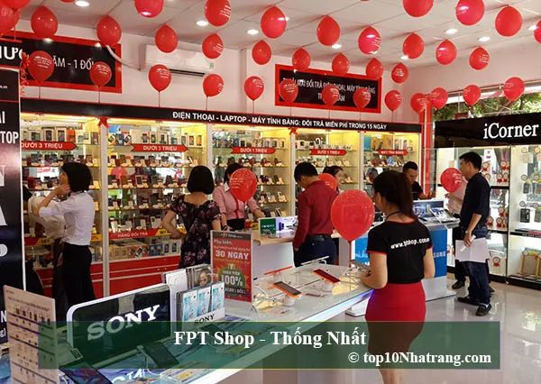 Khu vực trải nghiệm iPhone cao cấp tại FPT Shop