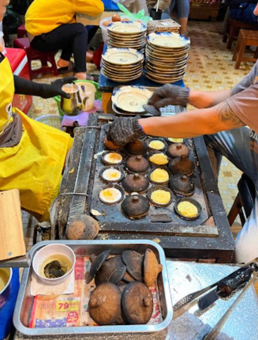 Không gian ấm cúng tại Bánh căn 07 Tăng Bạt Hổ