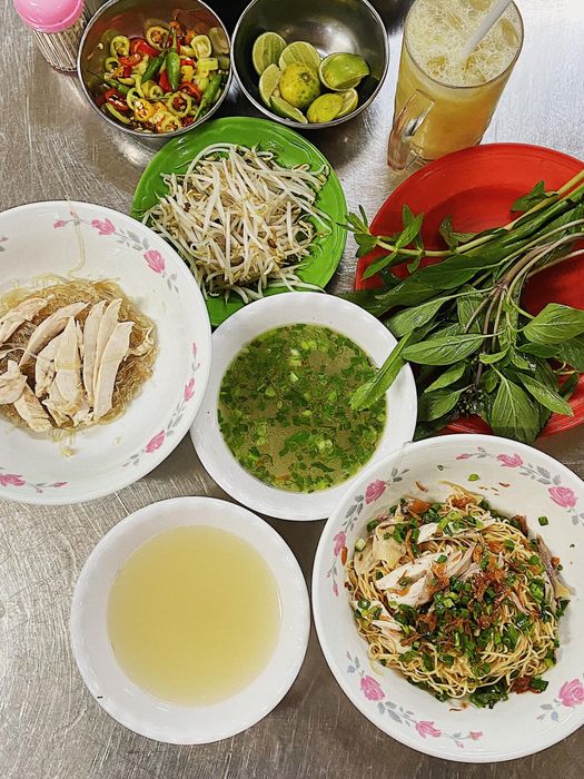 Hình ảnh tô phở gà thơm ngon tại quán Kỳ Đồng