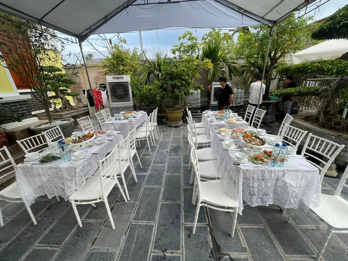 Không gian ấm cúng tại Nhà hàng Tây Nam