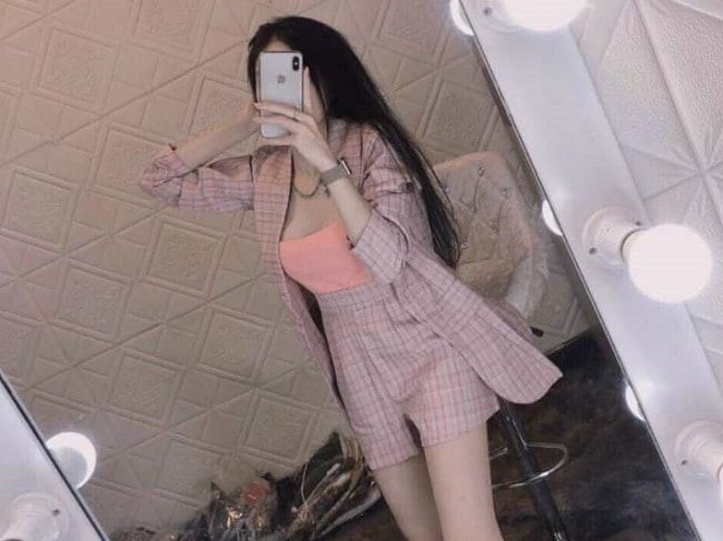 Thời trang nữ tại July Shop mang đến cho bạn những bộ trang phục không chỉ đẹp mà còn toát lên sự trẻ trung, hiện đại, phù hợp với mọi lứa tuổi.