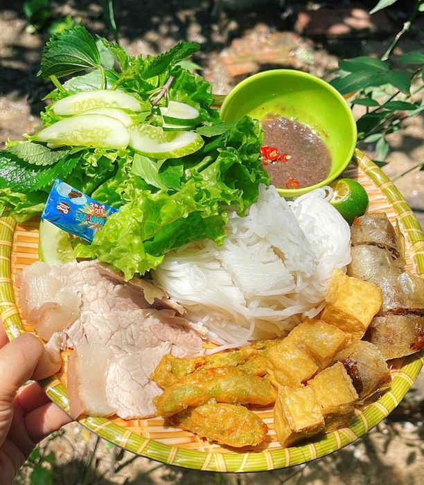 Không gian hiện đại và ấm cúng tại Bách Nhi Food