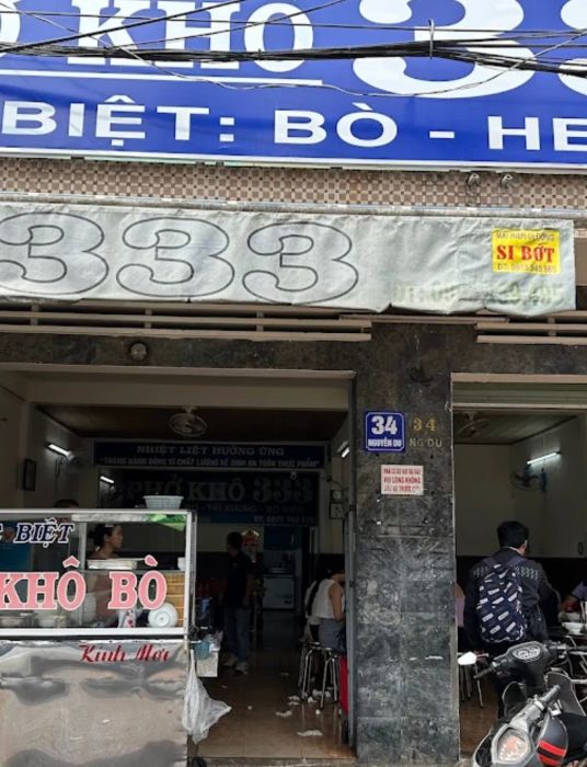 Không gian ấm cúng và món ngon đặc trưng tại Phở Khô 333