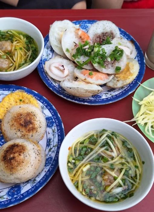 Hình ảnh bánh căn Ngọc - sắc vàng giòn tan quyến rũ