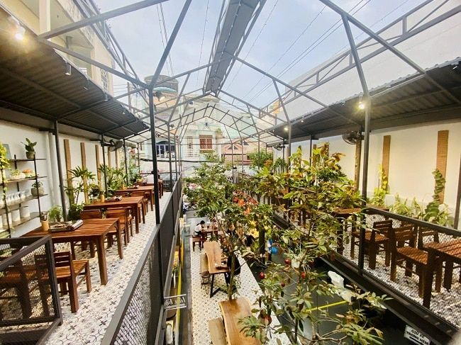 Tiệm Lẩu bò Nhà Sắt - Địa chỉ lẩu bò đáng trải nghiệm tại Quận 4