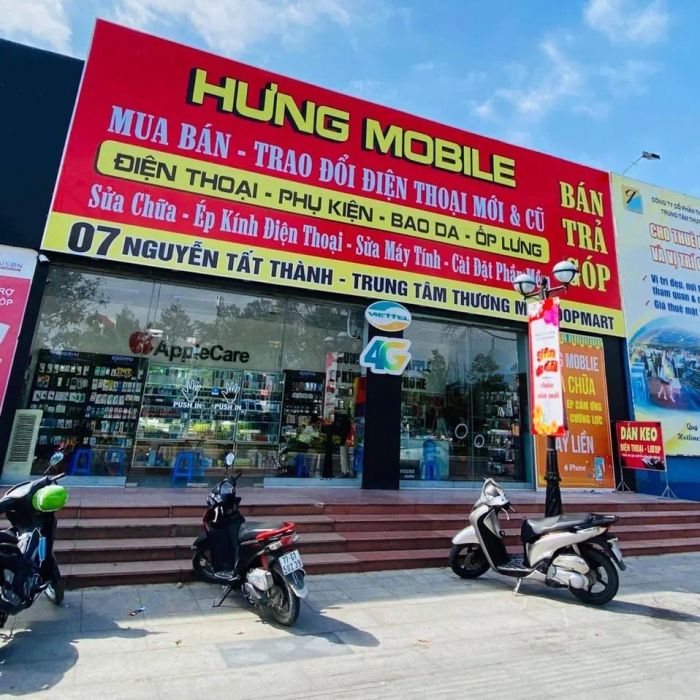 Không gian trưng bày sản phẩm chuyên nghiệp tại Hưng Mobile