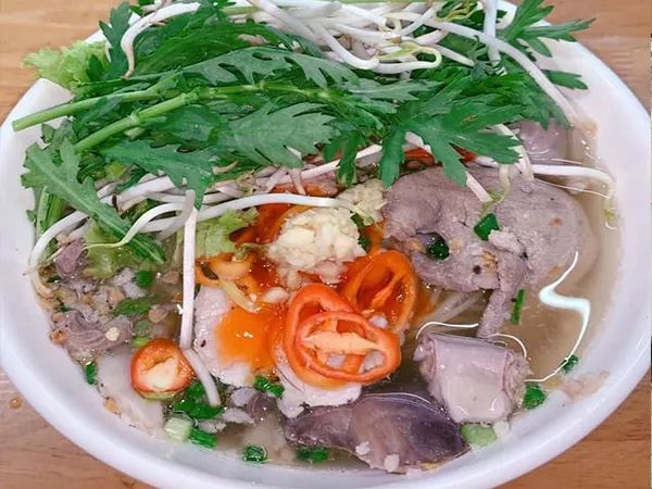 Hủ tiếu Hải Sỉn - Góc ảnh chân thực về tô hủ tiếu hải sản đầy màu sắc