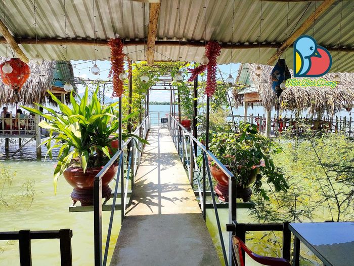 Không gian ấm cúng và sang trọng của nhà hàng