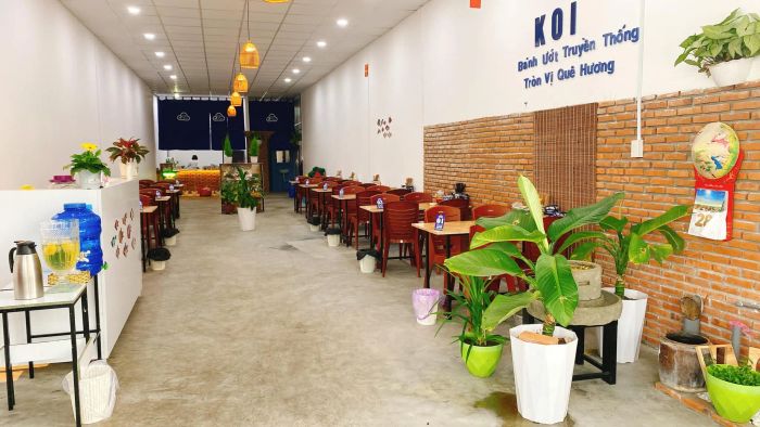 Không gian ấm cúng và những đĩa bánh cuốn thơm ngon tại quán Koi