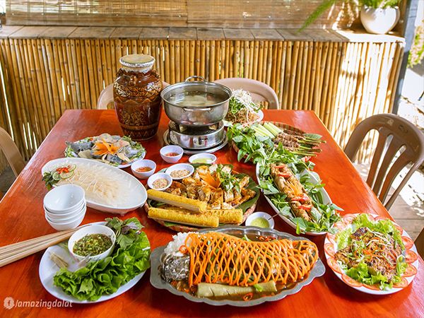 An Sơn Hồ - Không gian ẩm thực độc đáo