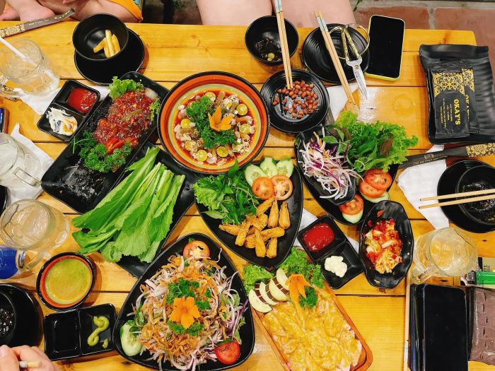 Không gian ấm cúng và những món lẩu nướng đặc sắc tại Okay's
