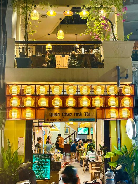 Không gian ấm cúng như chính ngôi nhà của bạn tại Nhà Tôi Vegan