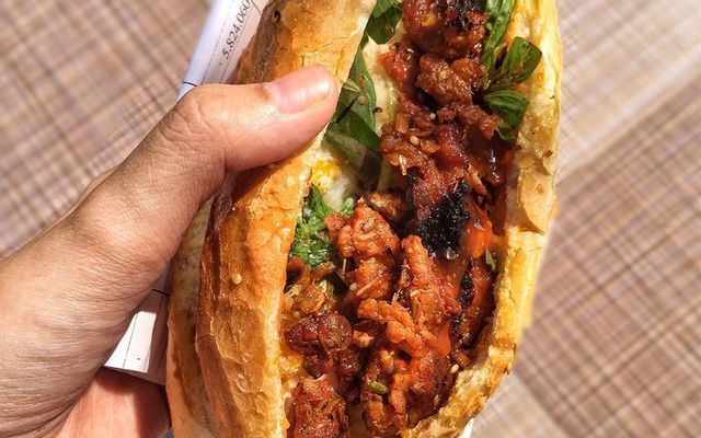 Lò Bánh Mì Ni Huế - Nét đẹp ẩm thực truyền thống qua ống kính