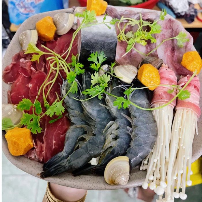 Không gian ấm cúng và những món lẩu nướng hấp dẫn tại KUTIN
