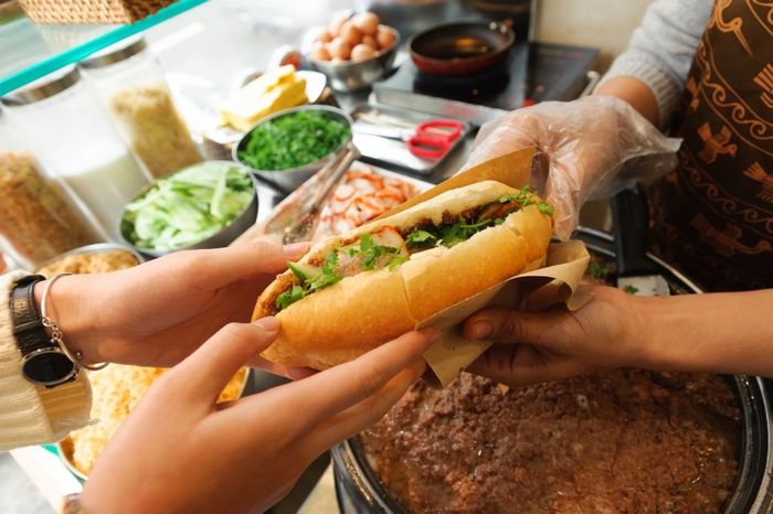 Bánh mì Lập Vinh - Tinh hoa ẩm thực đường phố Vinh