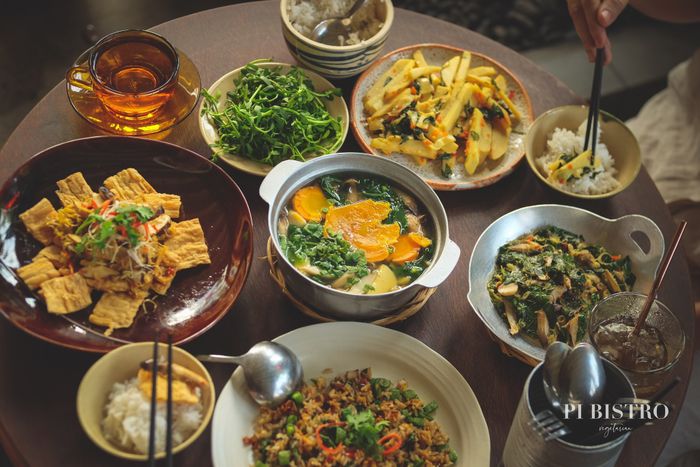 Không gian ấm cúng mang phong cách đồng quê tại Pi Vegetarian Bistro