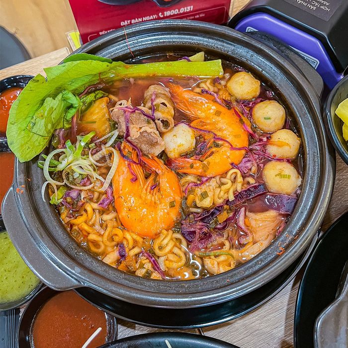 Những món ăn hấp dẫn tại Mì Cay Sasin Nha Trang