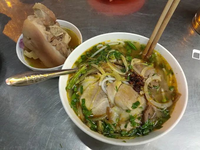 Hình ảnh không gian ấm cúng tại Phở Bò - Bún Bò Huế Thiên Lộc