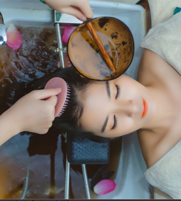Khu vực gội đầu dưỡng sinh sang trọng tại Quyen Lee