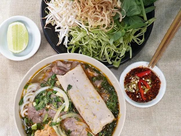 Hình ảnh không gian ấm cúng tại Bún Bò 149