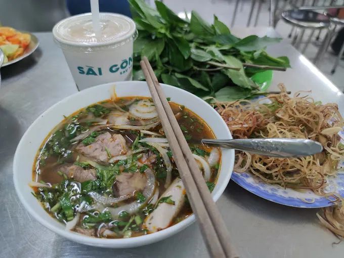 Hình ảnh tô bún bò Huế Thiên Lộc thơm ngon hấp dẫn