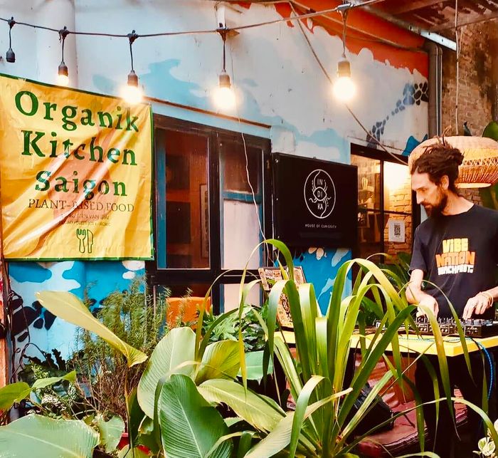 Không gian hoài cổ đầy chất nghệ thuật tại Organik Kitchen Saigon