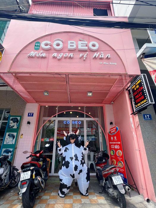 Không gian sống ảo đầy màu sắc tại Cô Bèo - Món Ngon Vị Hàn