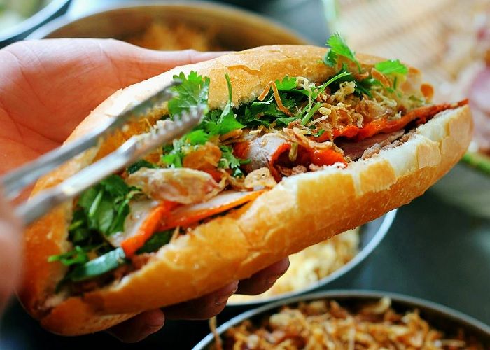 Bánh Mì Vân Bờm - Tinh hoa ẩm thực đường phố qua ống kính
