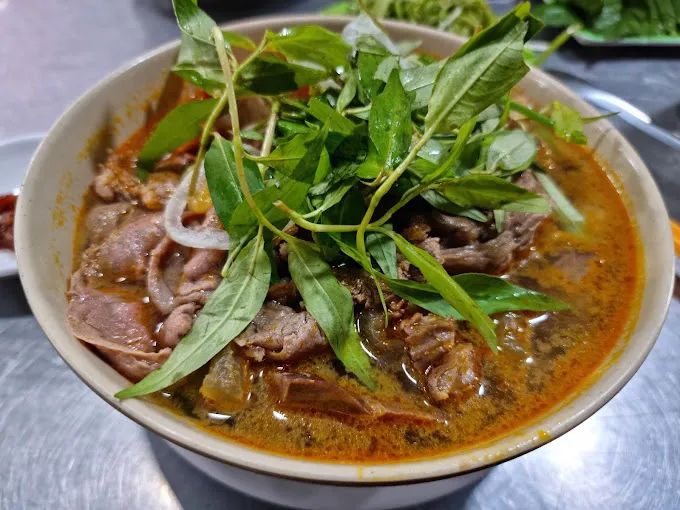 Hình ảnh không gian ấm cúng tại Bún Bò Huế Nhân Trí